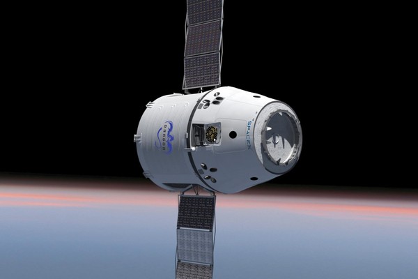 Kosmická loď Dragon společnosti SpaceX už úspěšně absolvovala první let na oběžné dráze.