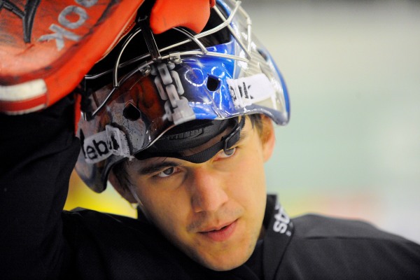 Ondřej Pavelec nahradí v reprezentační brance Tomáše Vokouna. Ondřej Pavelec nahradí v reprezentační brance Tomáše Vokouna.