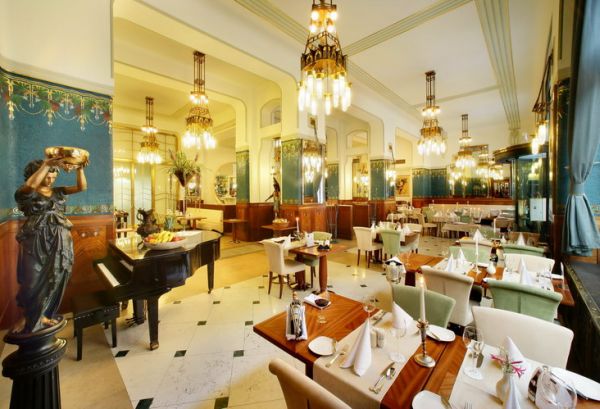 Sarah Bernhardt Restaurant v Praze. Sarah Bernhardt Restaurant v Praze.