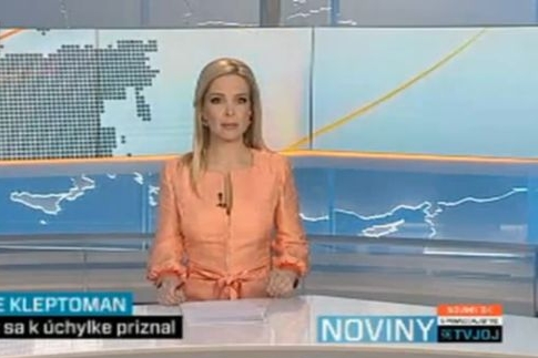 Klaus je kleptoman, předčítala s vážnou tváří moderátorka TV Joj. Klaus je kleptoman, předčítala s vážnou tváří moderátorka TV Joj.