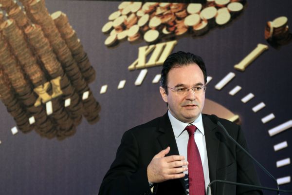 Řecký ministr financí Jorgos Papakonstantinu. Řecký ministr financí Jorgos Papakonstantinu.