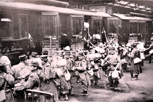 Francouzi rukují do války s Marokem, duben 1911. 