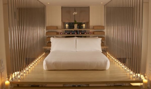 Minimalistický pokoj londýnského hotelu Hempel.