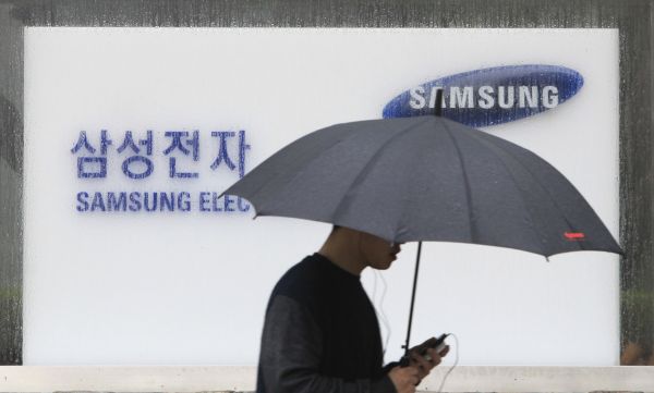 Samsung obrací žaloby Applu na hlavu a přechází do protiútoku. Samsung obrací žaloby Applu na hlavu a přechází do protiútoku.
