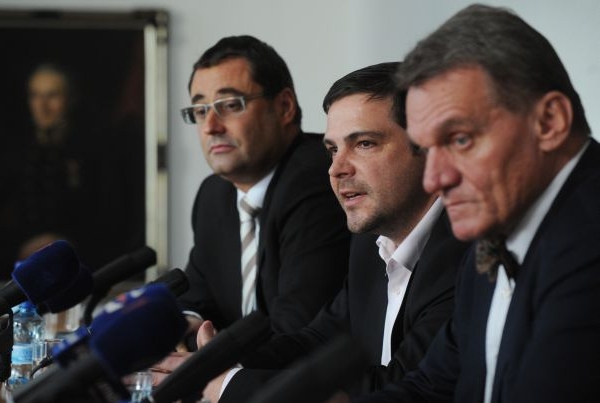 V pražské koalici to údajně doutná pod povrchem. V pražské koalici to údajně doutná pod povrchem.