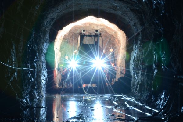 Takto vypadá vrtací souprava, která pomáhá při ražbě tunelů.
