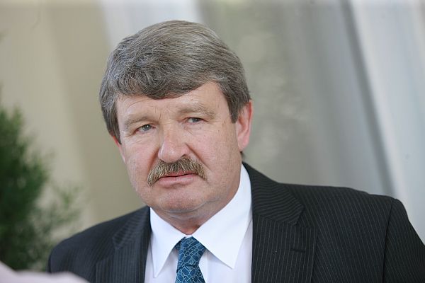 Jindřich Vodička byl v kabinetech Václava Klause ministrem práce a sociálních věcí, později i ministrem vnitra.