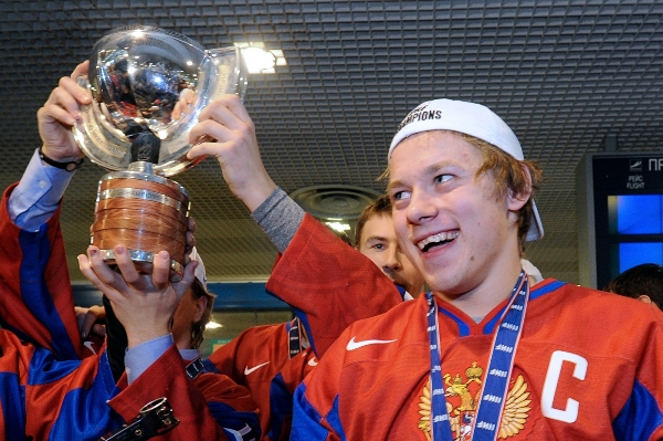 Vladimír Tarasenko dovedl ruskou reprezentaci k titulu juniorských mistrů světa, jak se mu bude dařit mezi dospělými? Vladimír Tarasenko dovedl ruskou reprezentaci k titulu juniorských mistrů světa, jak se mu bude dařit mezi dospělými?