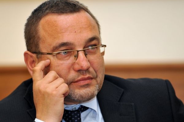 Ministr školství Josef Dobeš.