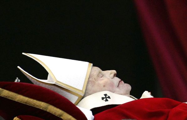 Krev odebrali Janu Pavlu II. pár dní před smrtí k případné transfuzi.