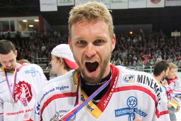 Martin Růžička ovládl předávání trofejí. Martin Růžička ovládl předávání trofejí.