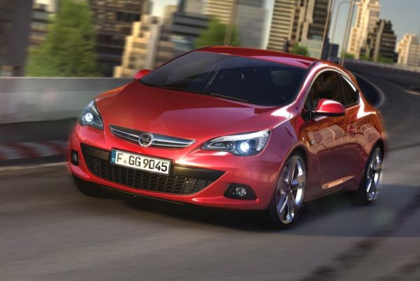 Opel Astra GTC má sympaticky dynamický design. Opel Astra GTC má sympaticky dynamický design.