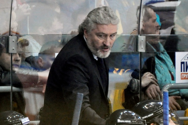 Říha dovedl v loňské sezoně průměrný Atlant Mytišči až do finále KHL. Říha dovedl v loňské sezoně průměrný Atlant Mytišči až do finále KHL.
