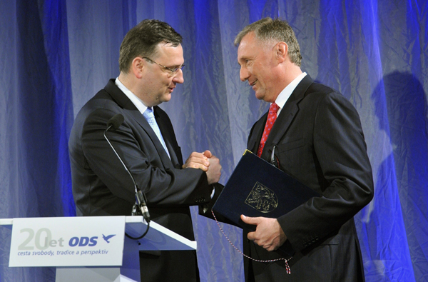 Mirek Topolánek doprovodí premiéra Petra Nečase na cestě do Iráku.