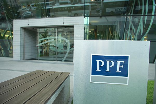 PPF expanduje na jih.