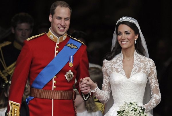 Princ William se oženil s Kate Middletonovou. Princ William se oženil s Kate Middletonovou.