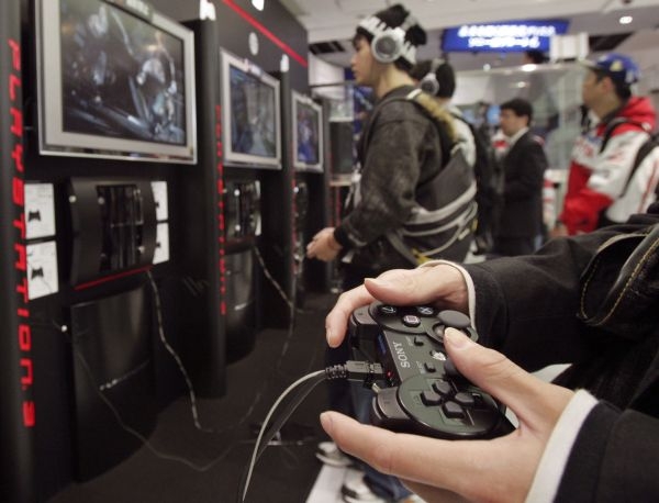 Sony znovu zprovozňuje část účtů. Sony znovu zprovozňuje část účtů.