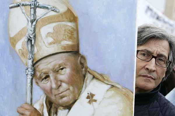 Momentka ze Svatopetrského náměstí v Římě, kde byl blahořečen Jan Pavel II. Momentka ze Svatopetrského náměstí v Římě, kde byl blahořečen Jan Pavel II.