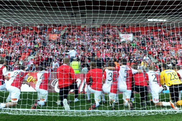 Fotbalisté Slavie drží při sobě. 
