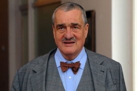 "Těšíme se z úspěchu Spojených států amerických," řekl v reakci na smrt Ládina Karel Schwarzenberg. 