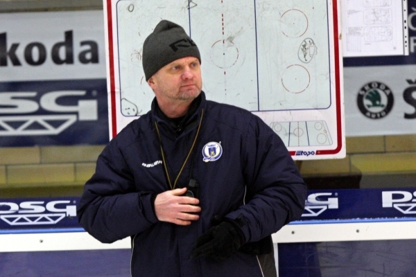 Zdeněk Venera povede hokejisty brněnské Komety. Zdeněk Venera povede hokejisty brněnské Komety.