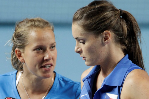 České tenistky Barbora Záhlavová-Strýcová (vlevo) a Iveta Benešová.