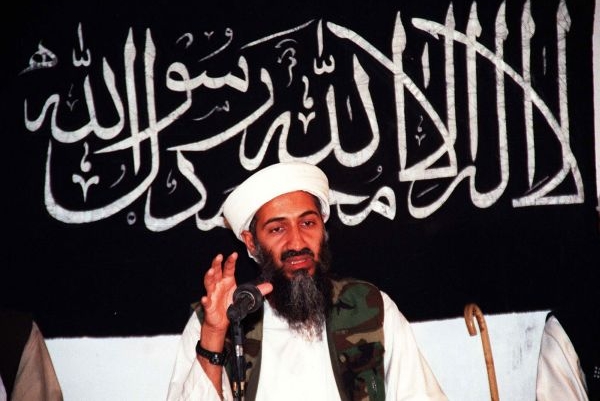 Usáma bin Ládin schytal dvě kulky, jednu do hrudi, druhou nad oko. Usáma bin Ládin schytal dvě kulky, jednu do hrudi, druhou nad oko.