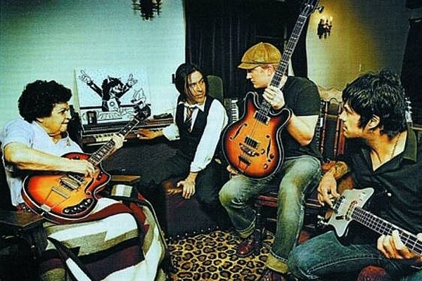 Queens of the Stone Age. Queens of the Stone Age.