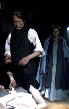 Mads Mikkelsen hraje v Královské záležitosti doktora.