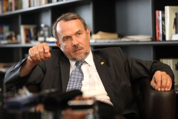 Vicekancléř Hájek se dostal až do prestižního amerického deníku. Vicekancléř Hájek se dostal až do prestižního amerického deníku.