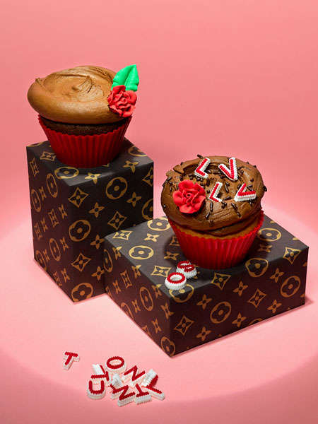 Zákusek pro milovnice kabelek Louis Vuitton.