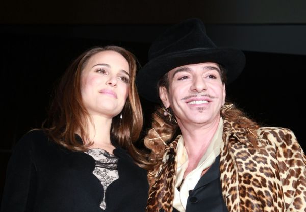 John Galliano s herečkou Natalií Portmanovou.