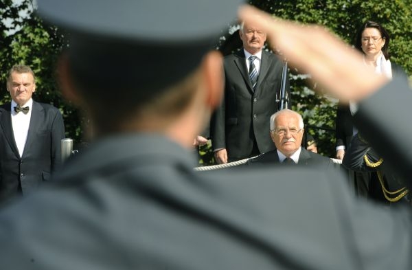 Prezident Klaus si připomněl konec druhé světové války. Prezident Klaus si připomněl konec druhé světové války.