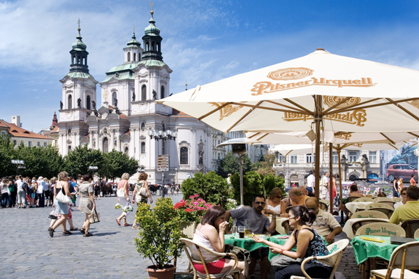 Brzký příchod teplého počasí povzbudil V Česku ekonomiku. Brzký příchod teplého počasí povzbudil V Česku ekonomiku.