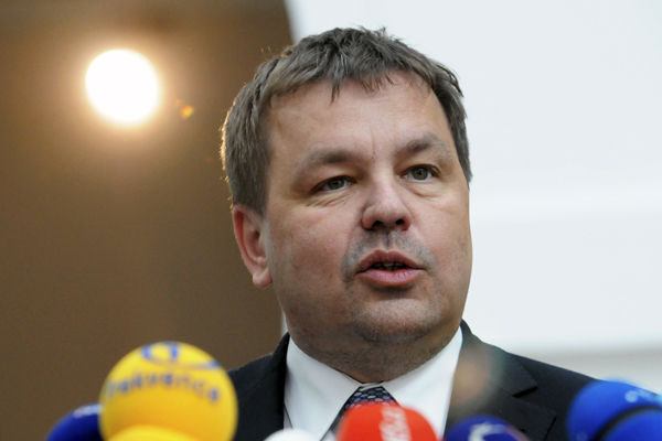 Petr Tluchoř by mohl přijít o svou funkci. Petr Tluchoř by mohl přijít o svou funkci.