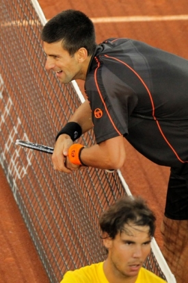 Usměvavý vítěz Djokovič, zklamaný poražený Nadal.