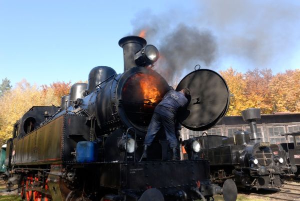 Závada na historickém vlaku způsobila sedm požárů (ilustrační foto). Závada na historickém vlaku způsobila sedm požárů (ilustrační foto).