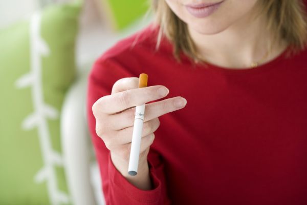 Neexistují studie, které by dokazovaly, že elektronická cigareta neškodí zdraví.