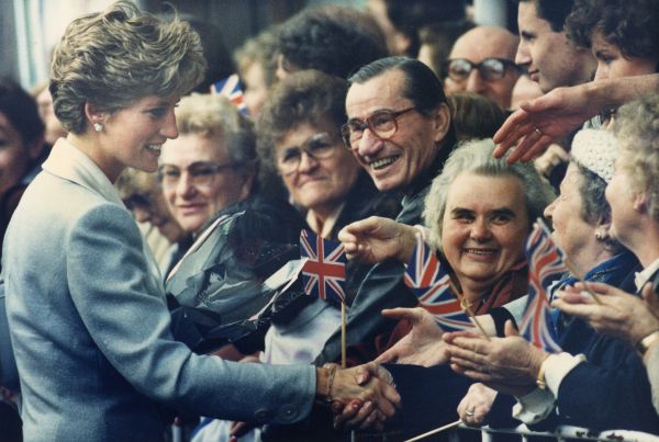 Veřejnost princeznu Dianu zbožňovala. Veřejnost princeznu Dianu zbožňovala.