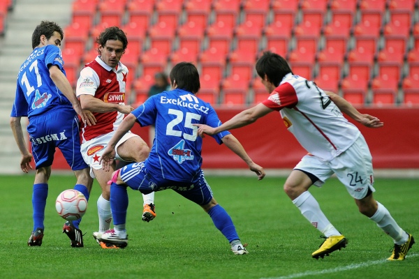 Slavia vypadla po prohře s Olomoucí z domácího poháru. Slavia vypadla po prohře s Olomoucí z domácího poháru.