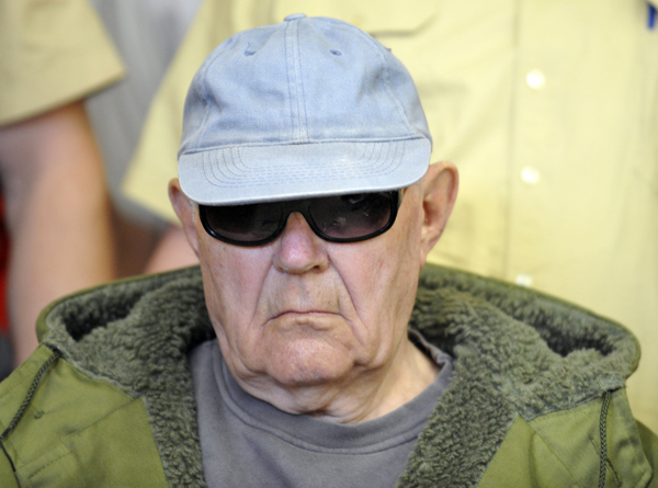 John Demjanjuk před soudem (archivní foto). John Demjanjuk před soudem (archivní foto).
