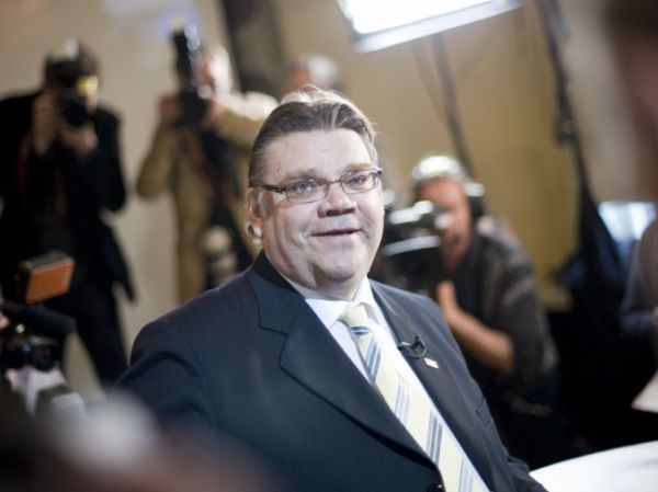 Vstup Pravých Finů Timo Soiniho do vlády se dosud považoval za nejpravděpodobnější variantu bez ohledu na některé zásadní rozpory s ostatními stranami. Vstup Pravých Finů Timo Soiniho do vlády se dosud považoval za nejpravděpodobnější variantu bez ohledu na některé zásadní rozpory s ostatními stranami.