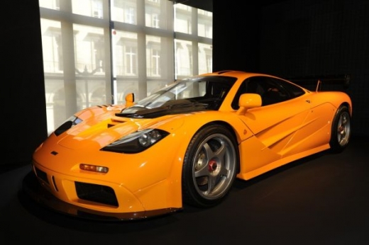 Závodní McLaren-LM z roku 1995. Závodní McLaren-LM z roku 1995.