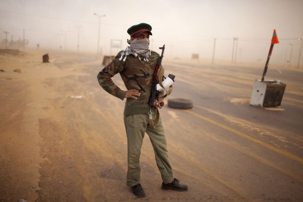 Libyjští rebelové obvinili zadržené Francouze. Libyjští rebelové obvinili zadržené Francouze.
