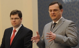 Ministr Jiří Pospíšil a premiér Petr Nečas.