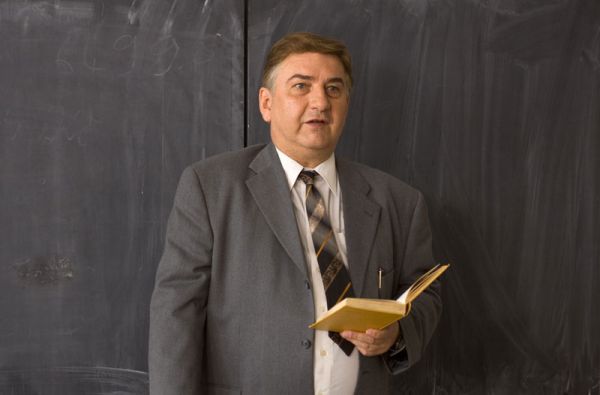 Miroslav Donutil v dílu nazvaném Škola.