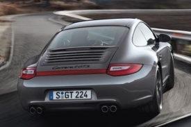 Typický design zádě sportovního vozu Porsche Carrera.