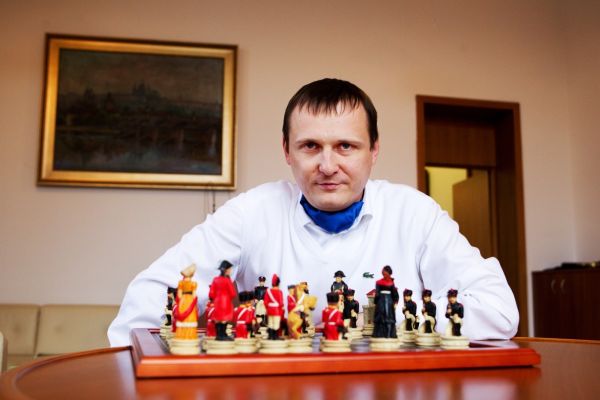 Faktický šéf VV Vít Bárta sliboval za peníze do pokladny strany provize.