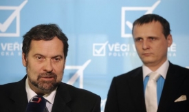 Oficiální a faktický lídr VV, Radek John a Vít Bárta.