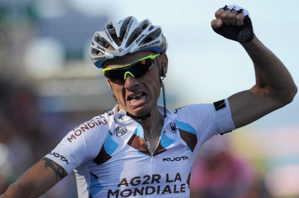 Dvanáctou etapu cyklistického Gira d'Italia vyhrál ve spurtu Brit Mark Cavendish. Dvanáctou etapu cyklistického Gira d'Italia vyhrál ve spurtu Brit Mark Cavendish.
